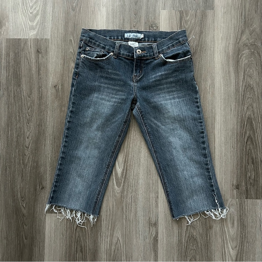 Y2K Garage Dark Blue Frayed Hem Cropped Capri Jeans